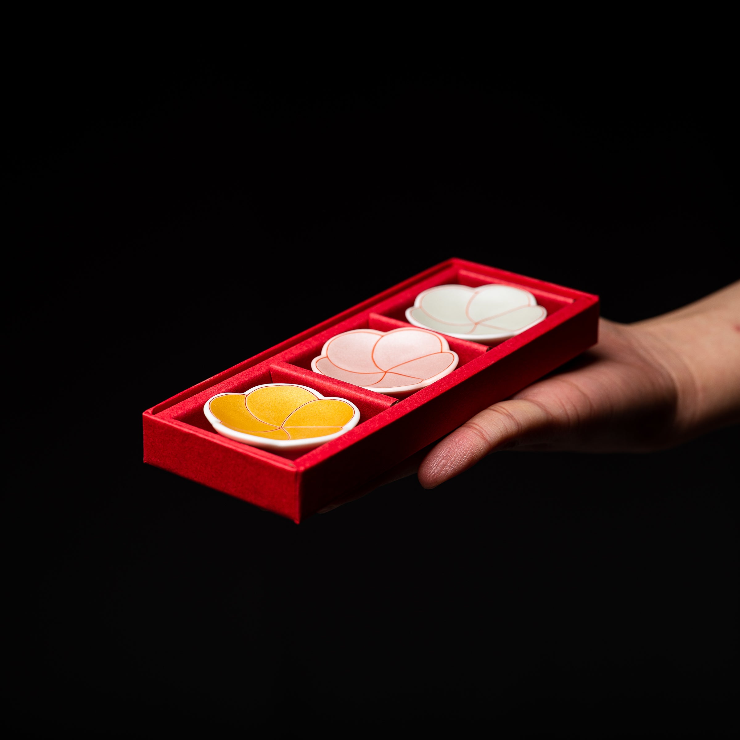 ARITAYAKI 有田焼 / Plum Chopstick Rest 3pcs with Gift Box