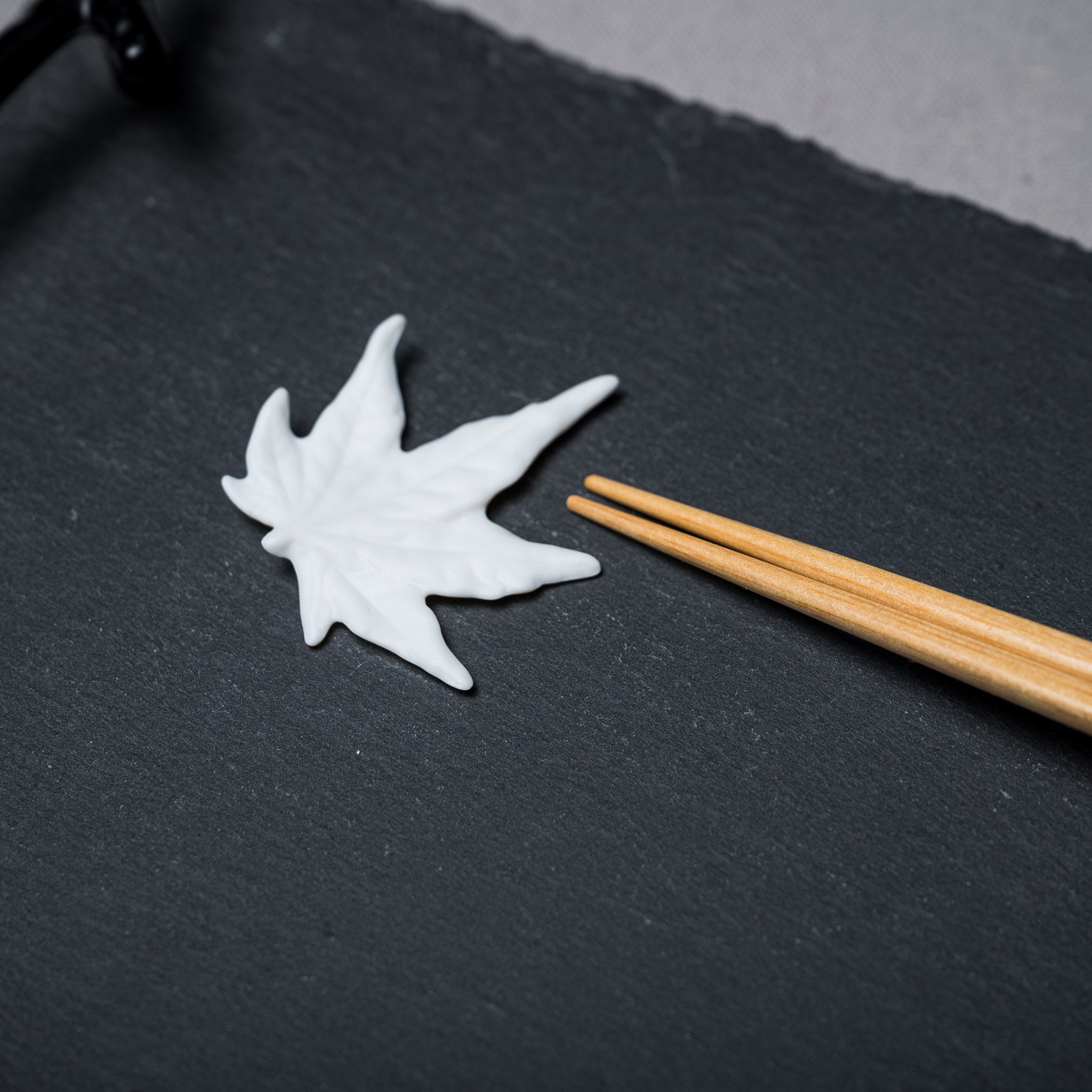 Handmade Chopstick Rest - White Autumn Leaf / 手作り 箸置き 白紅葉