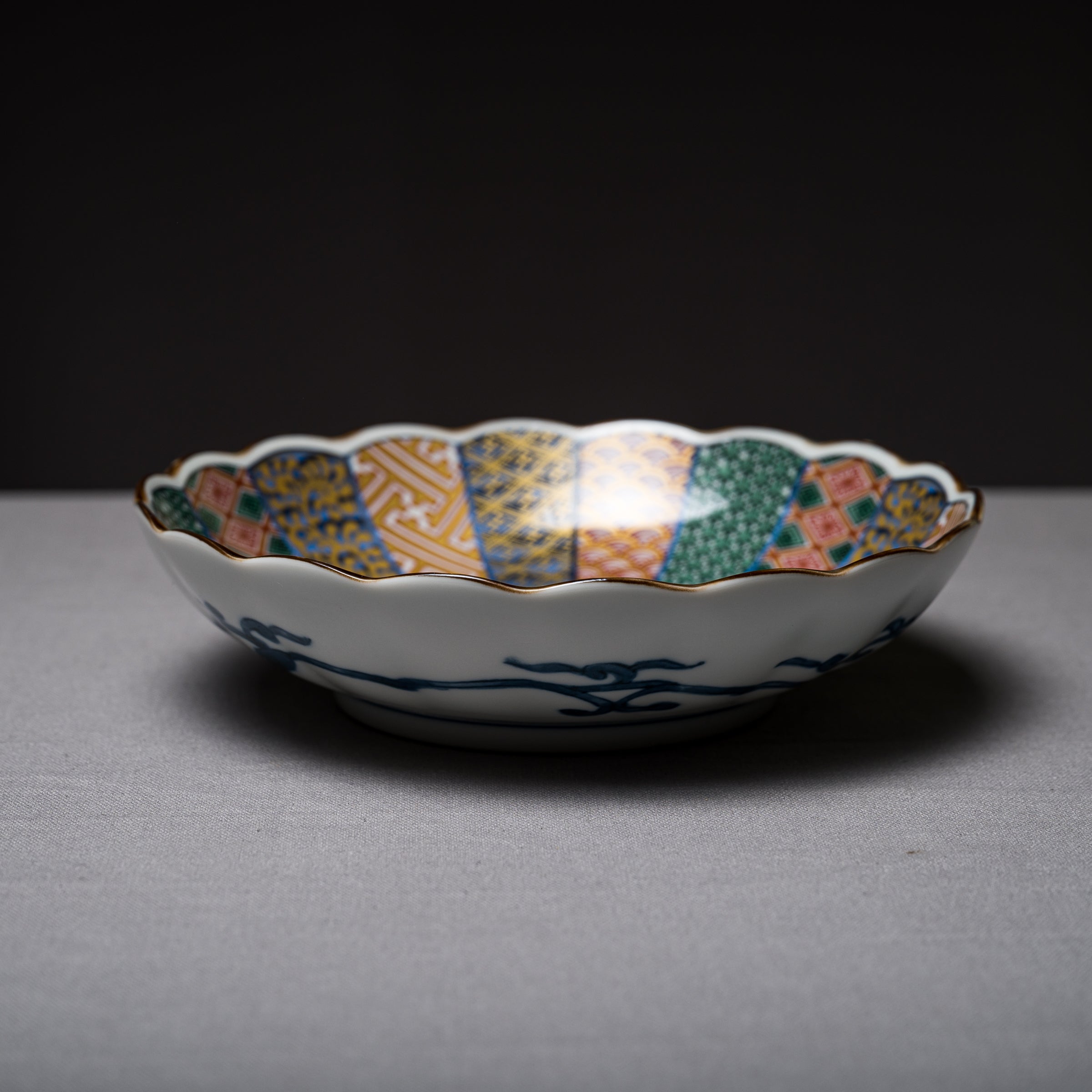 Somenishiki Mino Ware Medium Bowl - 17 cm / 染錦祥瑞 深皿