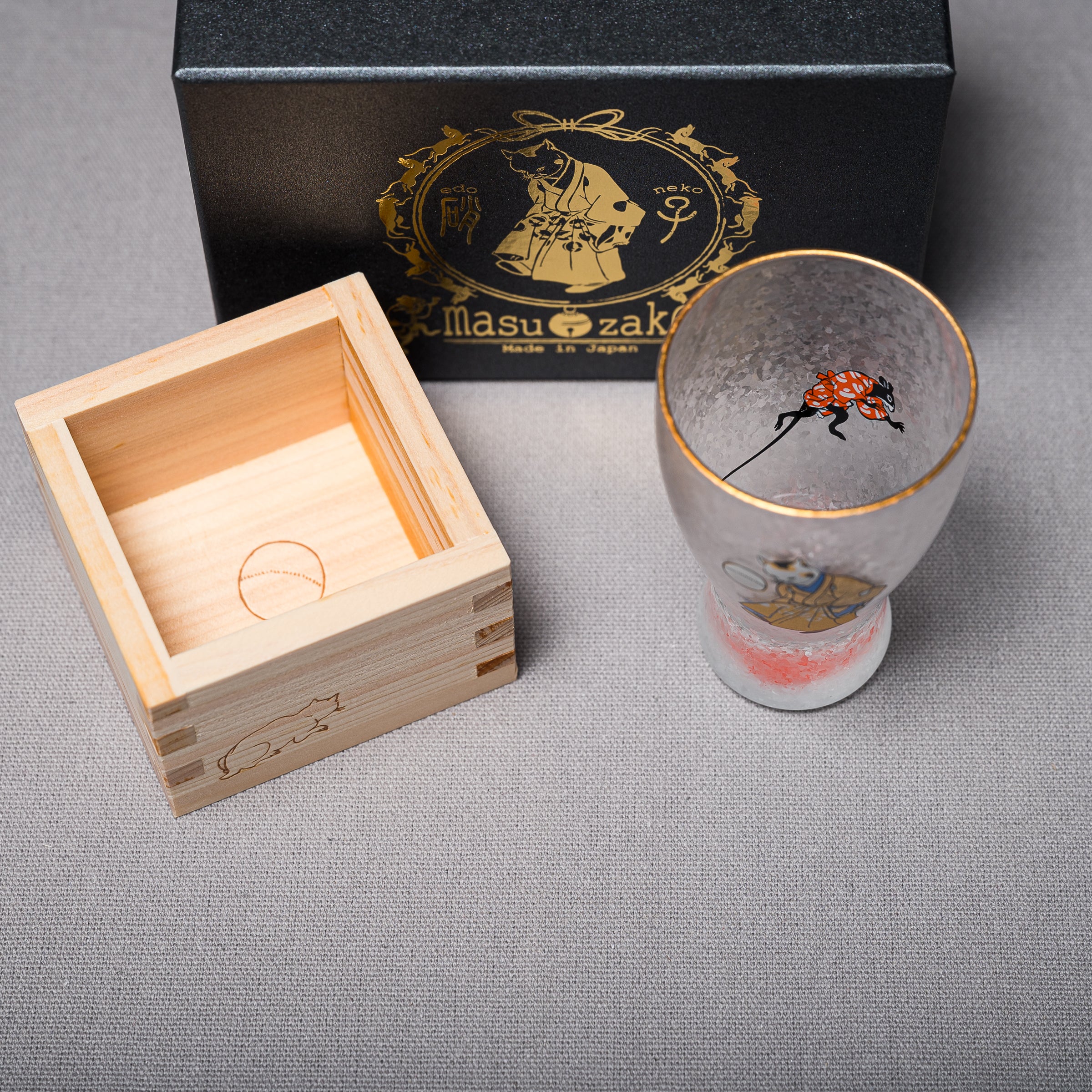 Edoneko Masuzake / Cat Sake Cup with Wooden Masu - Temari Cat 枡酒グラス 手まり猫