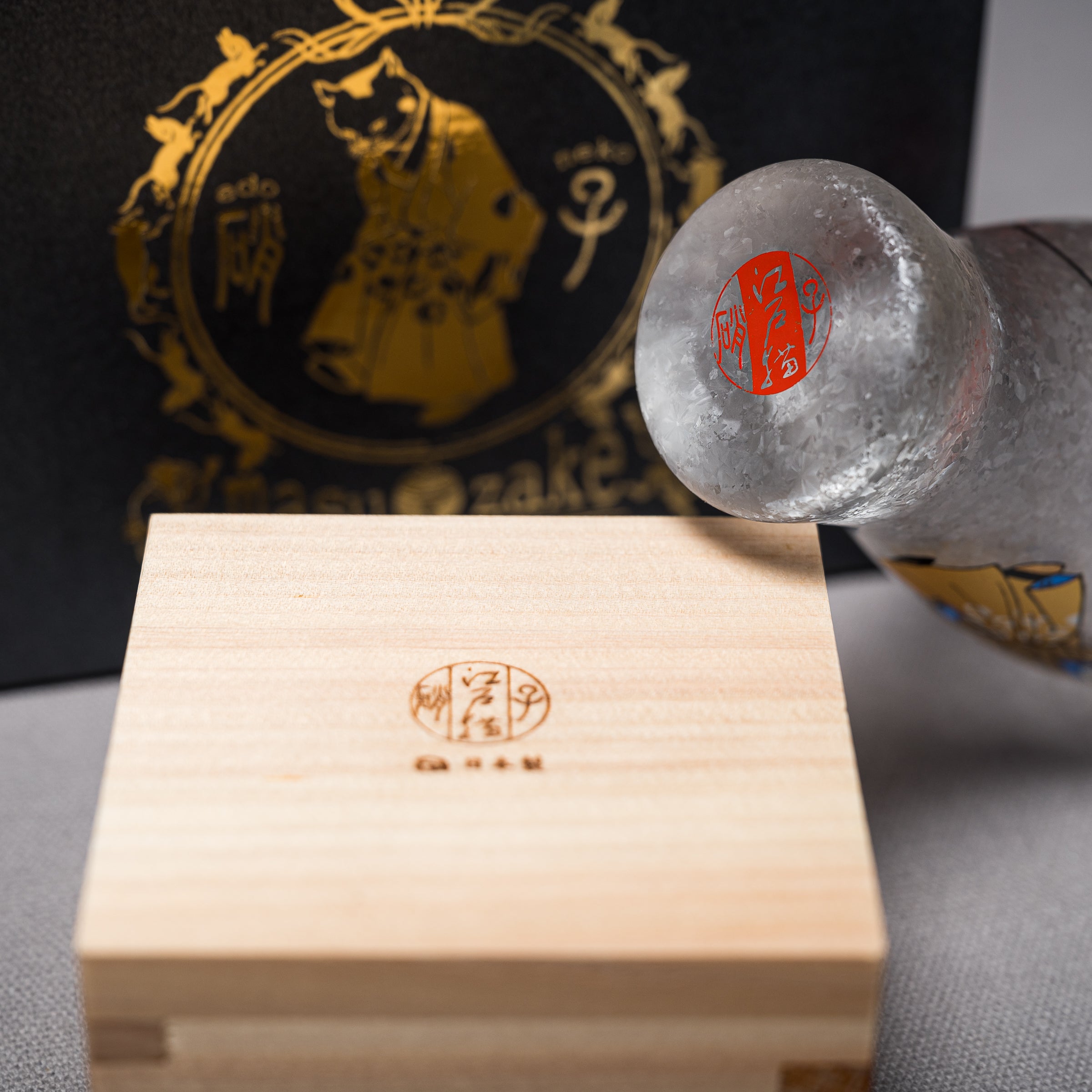 Edoneko Masuzake / Cat Sake Cup with Wooden Masu - Temari Cat 枡酒グラス 手まり猫