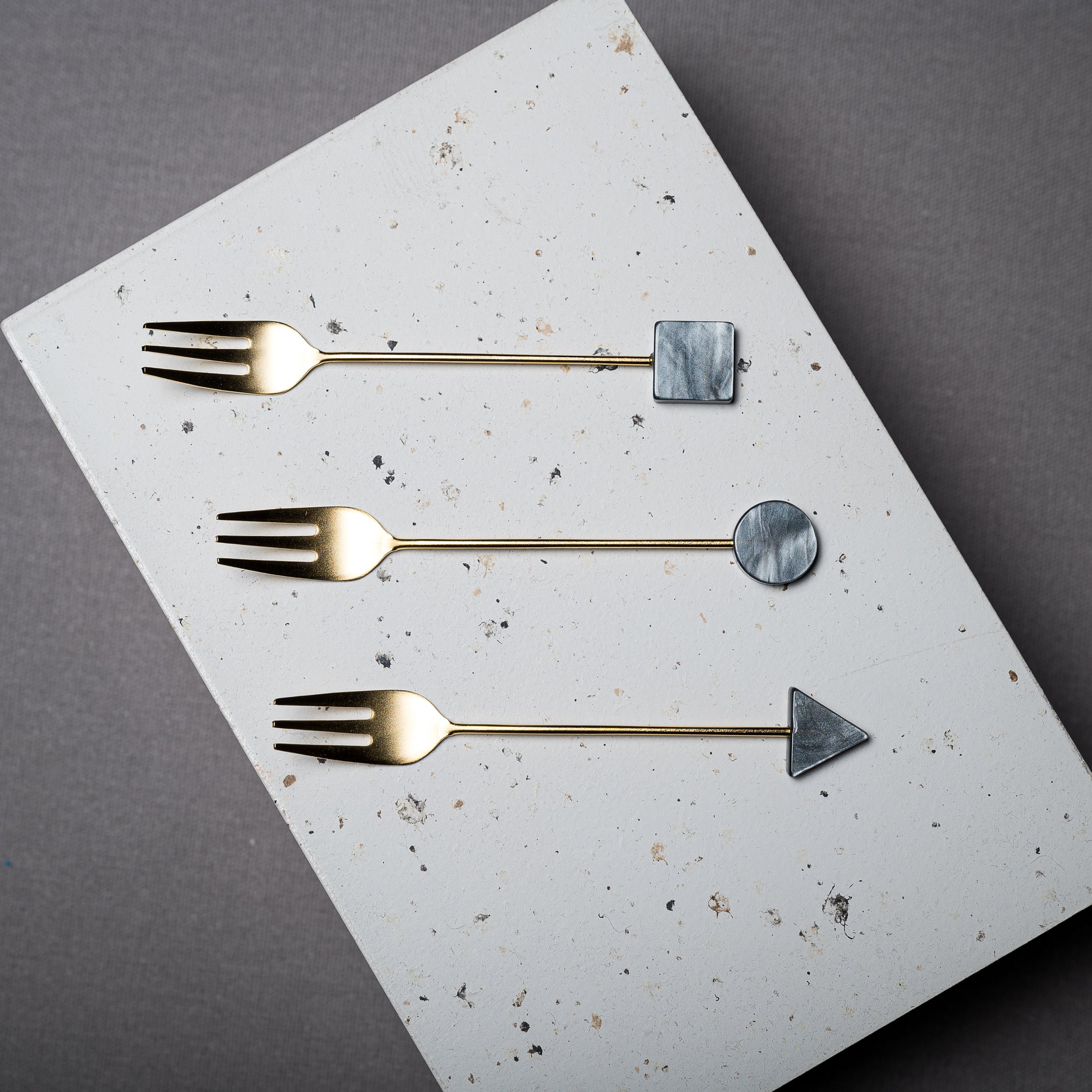 Tsubamesanjo Matte Gold Cake Fork with Acrylic Block - 8 Kinds