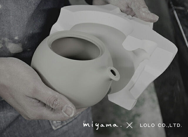 Yui - 結- Wooden Handle Teapot 600ml - White
